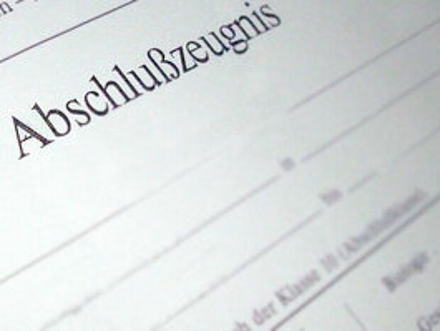 Foto: Abschlusszeugnis @ Melanie Jedryas, pixelio.de