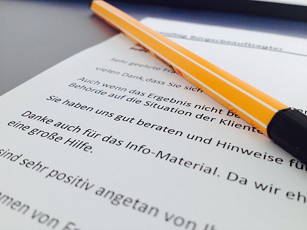 Ihr Anliegen in guten Händen Dokument mit einem Stift darauf