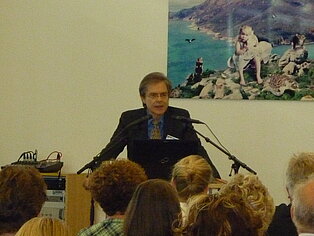Prof. Dr. Arno Scherzberg von der Universität Erfurt fragte: "Wie kann Behördensprache verständlicher werden und doch rechtssicher bleiben?" Prof. Dr. Arno Scherzberg von der Universität Erfurt fragte: "Wie kann Behördensprache verständlicher werden und doch rechtssicher bleiben?"