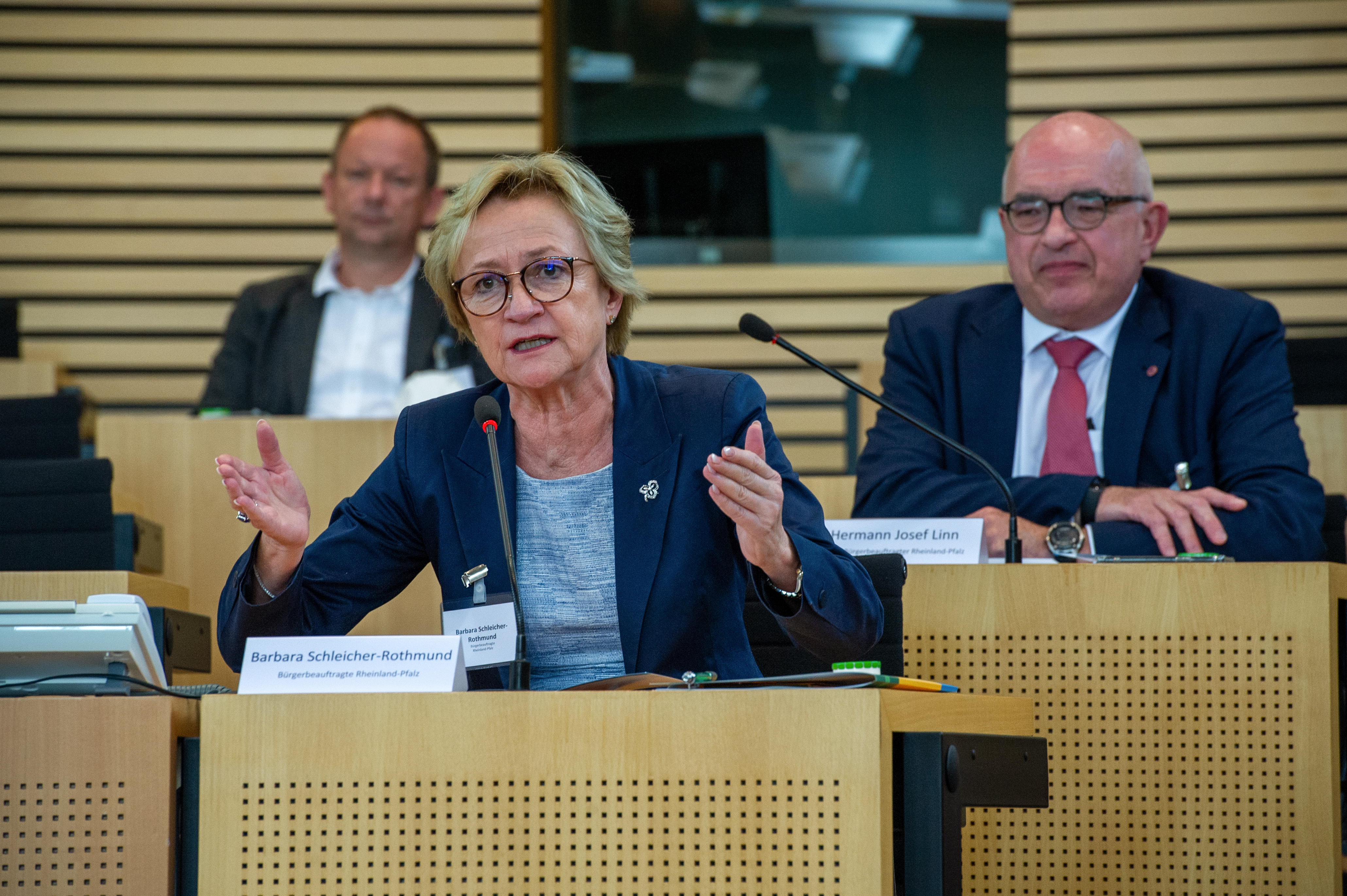 Barbara Schleicher-Rothmund, Bürgerbeauftragte des Landes Rheinland-Pfalz Frau Schleicher-Rothmund spricht im Plenarsaal