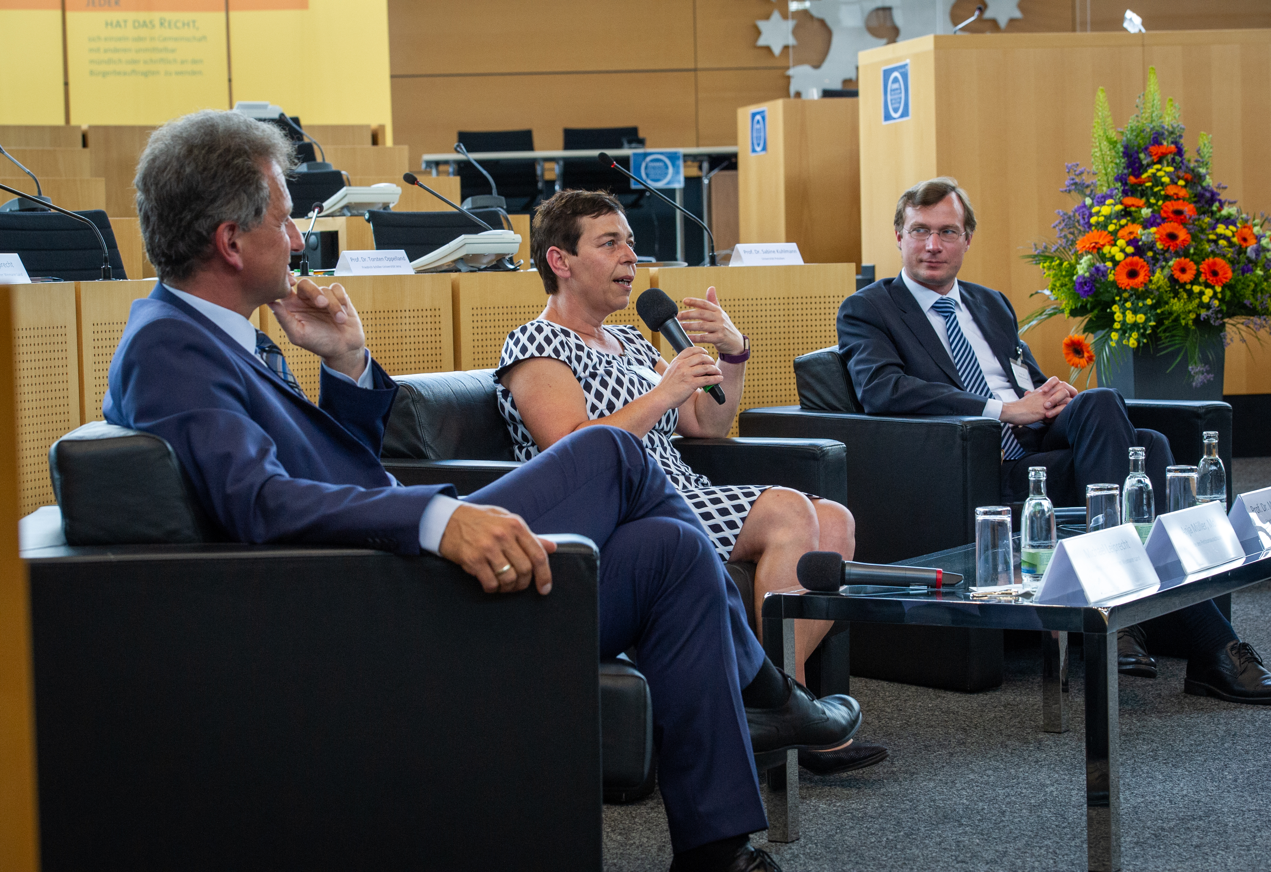 Michael Leiprecht (Jobcenter Erfurt), Anja Müller (Vorsitzende des Petitionsausschusses), Prof. Dr. Matthias Knauff (FSU Jena) Teilnehmer der Podiumsdiskussion