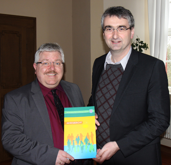 Dr. Kurt Herzberg mit Landrat Marko Wolfram © Landratsamt Saalfeld-Rudolstadt Dr. Kurt Herzberg mit Landrat Marko Wolfram © Landratsamt Saalfeld-Rudolstadt